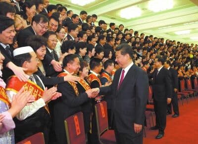習近平、李克強、劉云山等在人民大會堂會見中國紅十字會第十次全國會員代表大會代表。