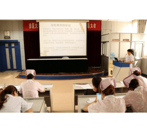 徐州醫學院附屬第三醫院成功舉辦母乳喂養知識培訓講座